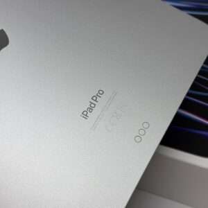 iPad Pro 4e 11 inch M2 128GB zilver /krasvrij /94% batt /garantie