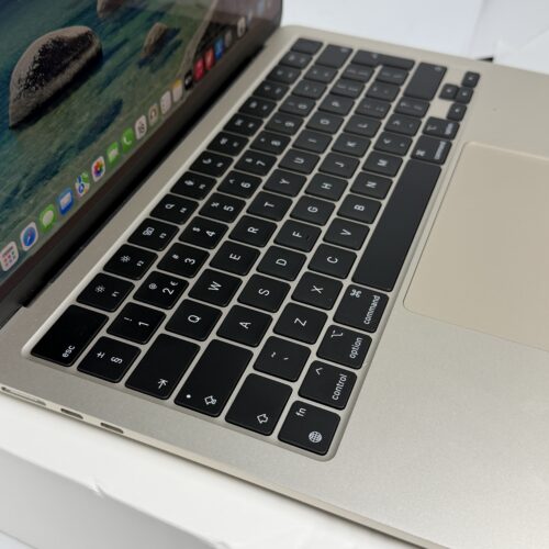 MacBook Air M2 256GB sterrenlicht /krasvrij /99% batt /garantie