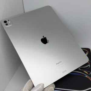 iPad Pro 13 inch M4 256GB zilver /krasvrij /90% batt /garantie