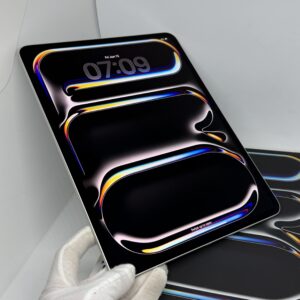 iPad Pro 13 inch M4 256GB zilver /krasvrij /90% batt /garantie