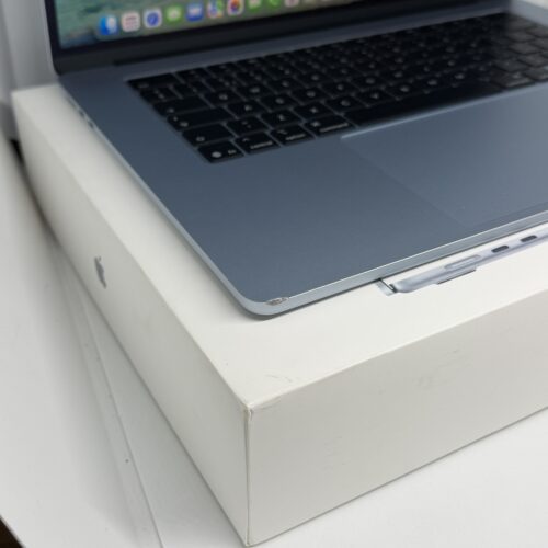 MacBook Air M4 15 inch 256GB blauw /zeer net /100% batt /garantie