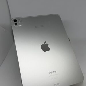 IMG_6196 2 iPad Pro 11 inch M4 256GB zilver /krasvrij /96% batt /garantie
