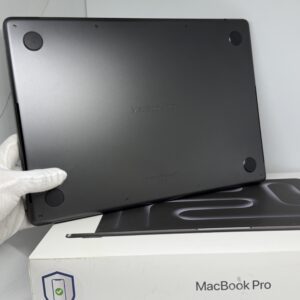 IMG_9089 2 MacBook Pro 14' M5 512GB spacezwart /krasvrij /garantie /adapter
